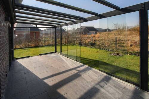 Wintergarten mit Schiebeelementen - Familienoase vor Sylt: Moderne KfW-40 Doppelhaushälfte mit Wintergarten in Klanxbüll