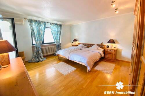 Masterbedroom Schlafzimmer mit Balkon - 