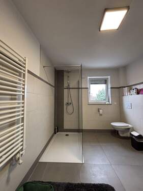 Bad.jpg - Etagenwohnung mit 81,50 m² in Frontenhausen zum Kaufen