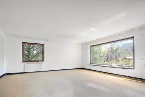 Wohnzimmer - 6 Zimmer Einfamilienhaus in Schwaigern