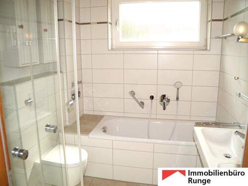 Bad mit Wanne und Dusche.jpg - 