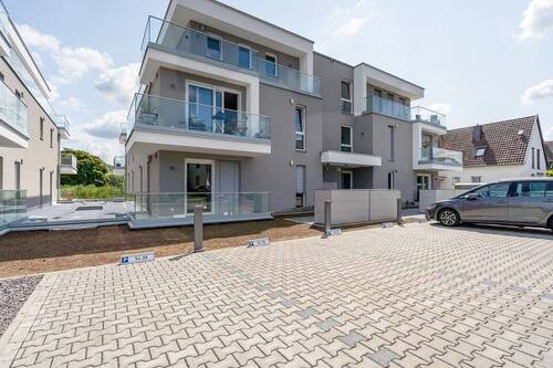 Ansicht mit Aussenstellplatz.jpg - 