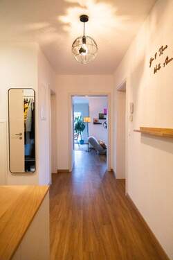 Flur Blick Richtung Wohnzimmer - 3 Zimmer Etagenwohnung in Marktredwitz