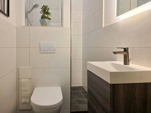 Gästebad mit Dusche - 