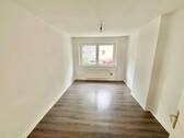 Wohnzimmer - 2 Zimmer Etagenwohnung zur Miete in Essen