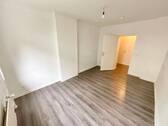 Wohnzimmer hinten - 2 Zimmer Etagenwohnung in Essen
