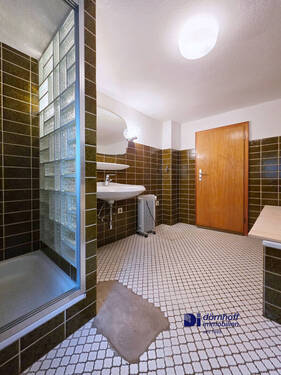 Badezimmer mit Dusche und Wanne EG - 