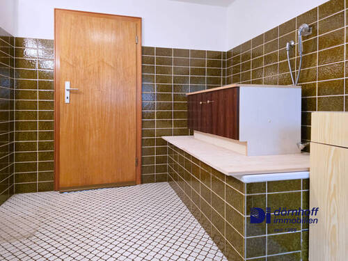 Badezimmer mit Dusche und Wanne EG - 
