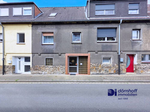 Hausansicht - Sanierungsbedürftiges Reihenmittelhaus mit Garage - ruhige Lage in Kamen