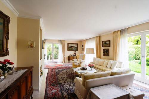 Wohnzimmer - 6 Zimmer Mehrfamilienhaus, Wohnhaus zum Kaufen in München