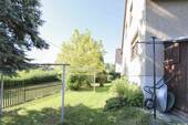 Garten und Wäscheplatz seitlich - 