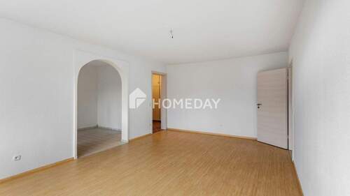 Wohnzimmer 2 - 3 Zimmer Etagenwohnung zum Kaufen in Köln