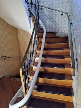 Treppenaufgang mit Beförderungseinheit - 