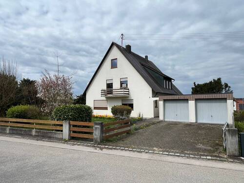 Garagen und Stellplätze - 