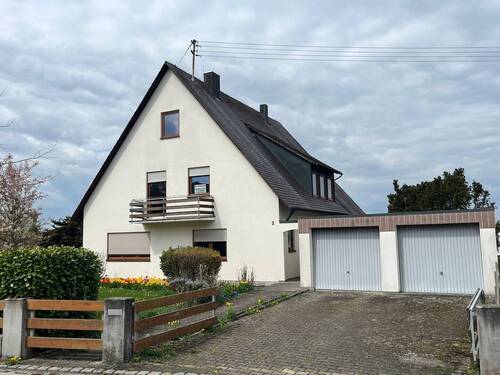 EFH mit Garagen und Stellplätzen - 8 Zimmer Einfamilienhaus zum Kaufen in Monheim