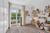 Flexibel nutzbares Zimmer mit direktem Zugang zur Terrasse und zum Gartenbereich - 