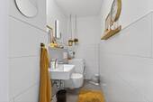 Separates Gäste-WC mit Waschmaschinenanschluss - 