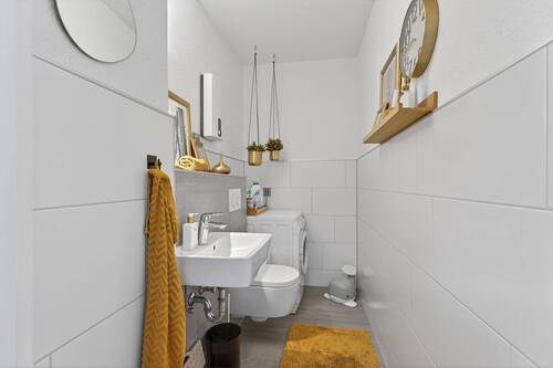 Separates Gäste-WC mit Waschmaschinenanschluss - 