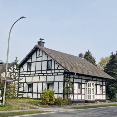 Frontansicht - 9 Zimmer Bauernhaus, Landhaus zum Kaufen in Niederkrüchten