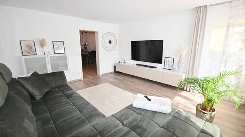 Helles Wohnzimmer... - 4 Zimmer Etagenwohnung in Neumarkt in der Oberpfalz