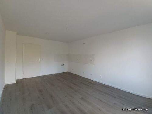 Wohnküche - Küchenzeile wird noch eingebaut - 2 Zimmer Etagenwohnung in Düsseldorf