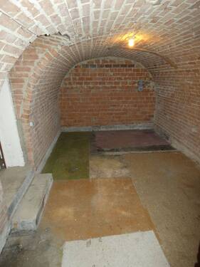 UGGewölbterKeller.JPG - 