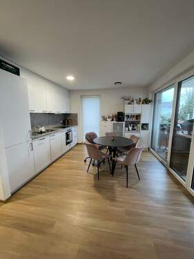 Küche - Attraktive 2-Zimmer-Wohnung mit Balkon und Einbauküche