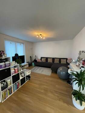 Wohnzimmer - 2 Zimmer Etagenwohnung in Kehl