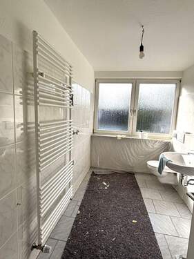 Duschbad mit Fenster.JPG - 
