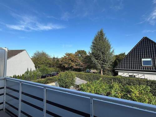Blick vom Balkon - **ERSTBEZUG nach RENOVIERUNG**Gemütliche 3 Zimmer-DG-Whg. mit Balkon**RUHIGE NEBENSTRASSE**