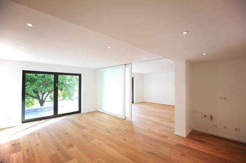 Offener Wohn- und Essbereich mit Terrassenzugang und Seeblick - 2 Zimmer Etagenwohnung zur Miete in Konstanz