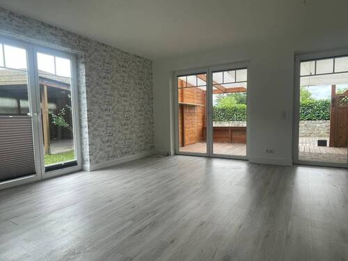 Wohneinheit links Familientreffpunkt - 9 Zimmer Mehrfamilienhaus, Wohnhaus zum Kaufen in Heiligenhafen