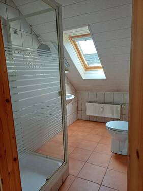 Duschbad und WC - 