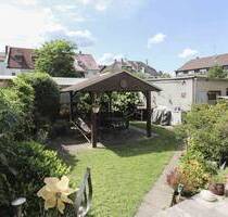 Gepflegtes Ein-Zweifamilienhaus mit Garten inkl. Partyraum in Duisburg-Neumühl