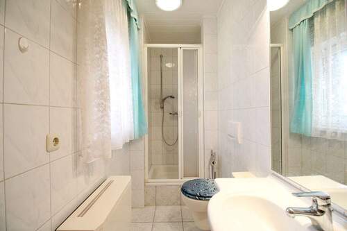 praktisches Duschbad EG - 