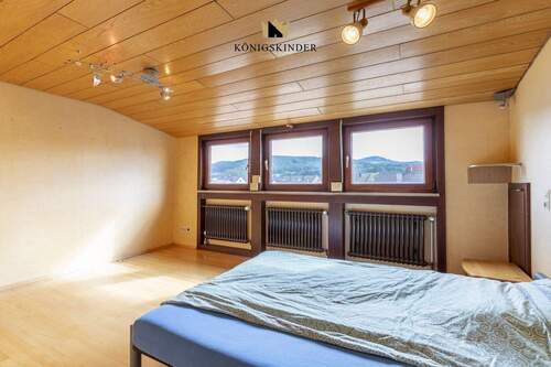 Schlafzimmer vom Flur (DG) - 