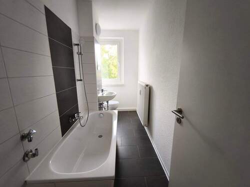 Badezimmer - 4 Zimmer Etagenwohnung zur Miete in Sangerhausen