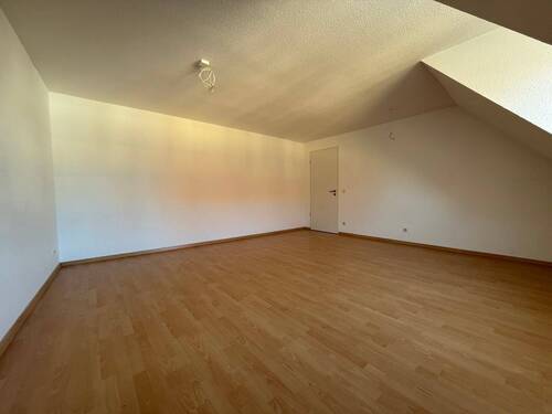 Wohnzimmer - 2 Zimmer Etagenwohnung zur Miete in Zwickau