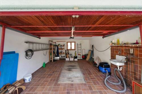 Große Garage mit Grube - 