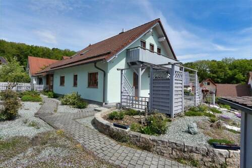 Außenansicht - Sofort verfügbar! Großzügiges Familienhaus mit Garten, Balkon & Garage