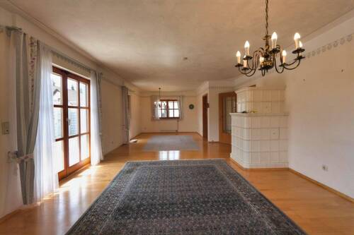Wohnzimmer - 7 Zimmer Einfamilienhaus in Treuchtlingen