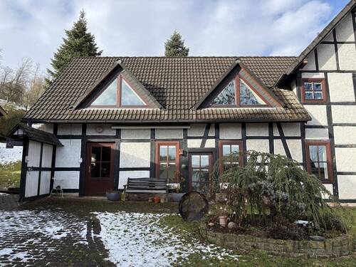 Einliegerwohnung - 8 Zimmer Mehrfamilienhaus, Wohnhaus in Marsberg / Oesdorf