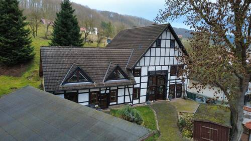 Gesamtansicht - Mehrfamilienhaus, Wohnhaus mit 205,00 m&sup2; in Marsberg / Oesdorf zum Kaufen