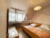 ...ins geräumige Elternschlafzimmer... - 