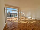 Wohnzimmer - Großzügige 3-Zimmer-Wohnung mit Wintergarten, privater Dachterrasse und Blick ins Grüne