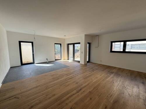 Wohn- Esszimmer mit offener Küche - TRIER - Zewen - Moderne, barrierefreie Neubauwohnung im Herzen von Trier-Zewen