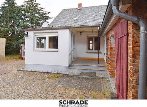 ...hofseitig - 5 Zimmer Einfamilienhaus zum Kaufen in Stendal