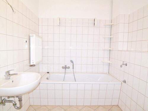 Badezimmer - Etagenwohnung mit 67,00 m² in Bautzen zur Miete