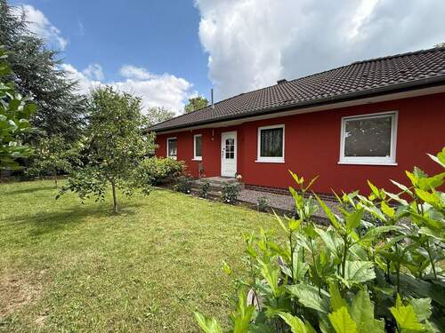 Bungalow mit idyllischem Grundstück - 