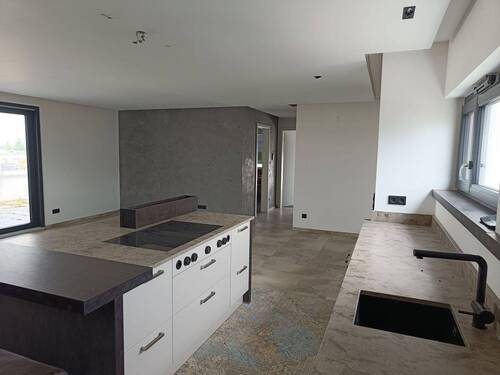 Küche mit Kochinsel - 3 Zimmer Etagenwohnung in Mering